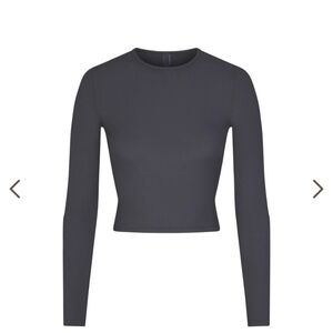 SKIMS NWT Soft Lounge Long Sleeve Crop Top color Graphite